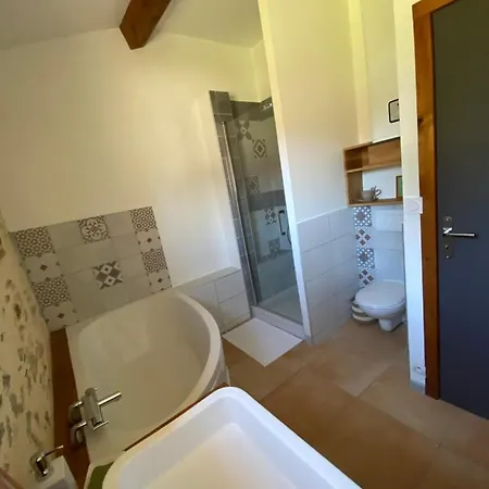 Au Mas Retz De Jade לינה וארוחת בוקר