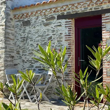 Au Mas Retz De Jade Chauvé