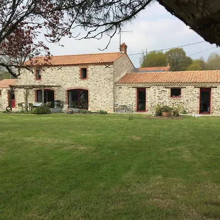 Au Mas Retz De Jade Bed and Breakfast