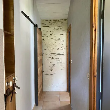 לינה וארוחת בוקר Au Mas Retz De Jade 3*