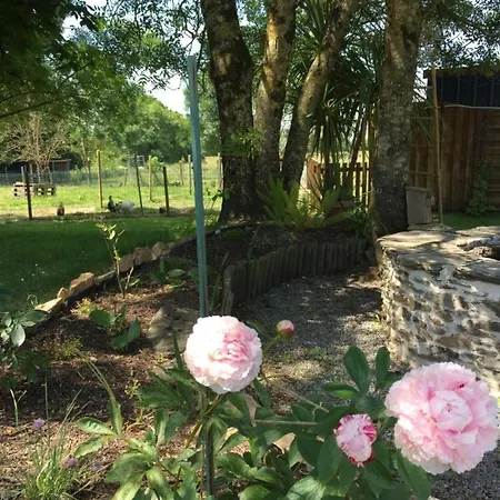 לינה וארוחת בוקר Au Mas Retz De Jade 3*