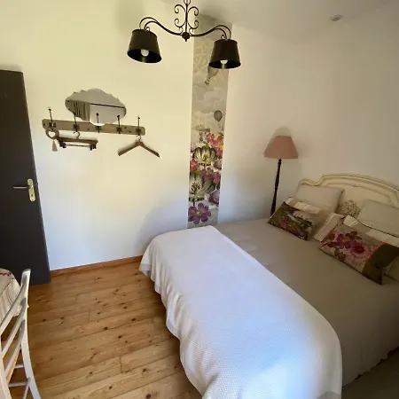 Au Mas Retz De Jade Chauvé