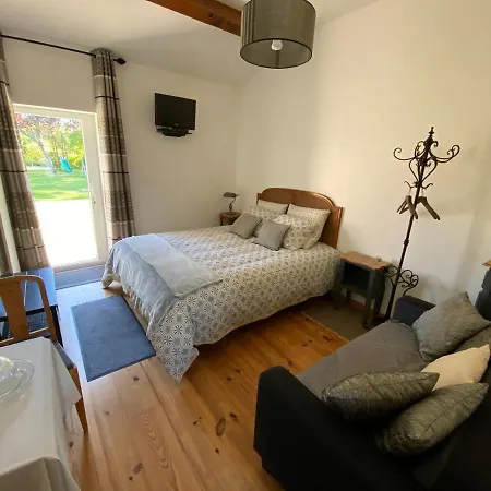 Au Mas Retz De Jade Chauvé