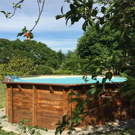 לינה וארוחת בוקר Au Mas Retz De Jade Chauvé