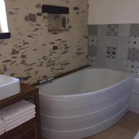 Au Mas Retz De Jade לינה וארוחת בוקר