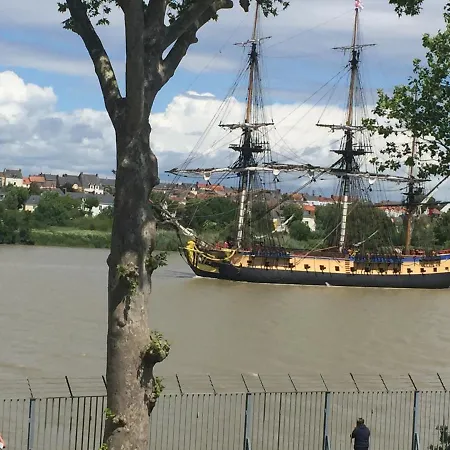 לינה וארוחת בוקר Au Mas Retz De Jade 3*