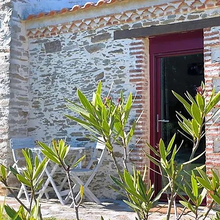 Au Mas Retz De Jade Bed and Breakfast
