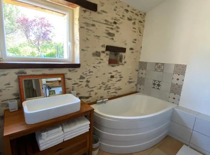 Au Mas Retz De Jade Chauvé