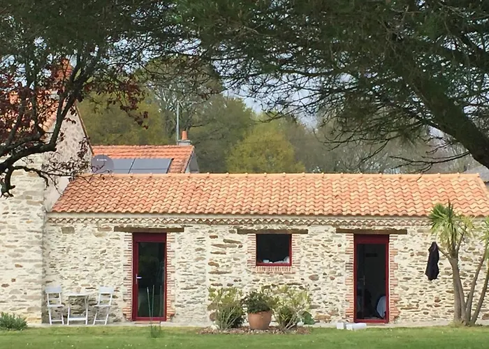 Au Mas Retz De Jade Chauvé