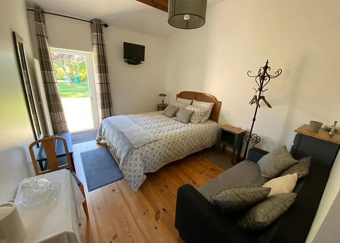 Au Mas Retz De Jade Chauvé