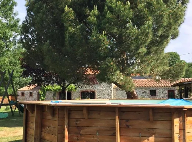 Au Mas Retz De Jade Chauvé